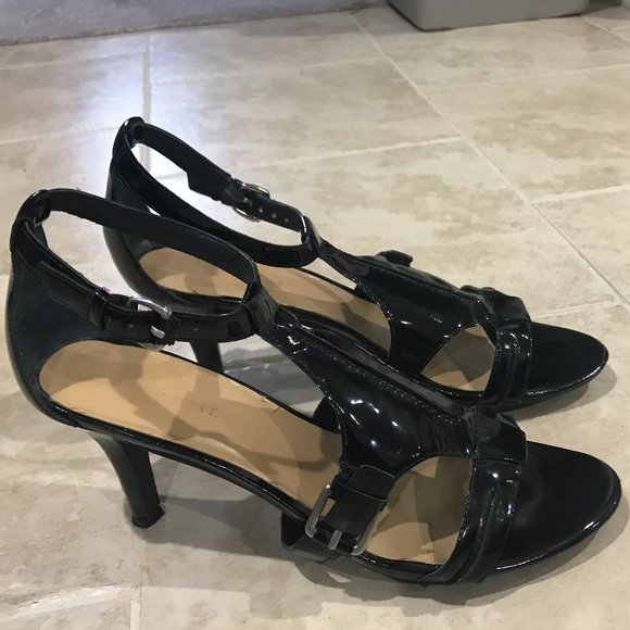 NINE WEST black patent strappy heels, sz 9 - Picture 1 of 7
